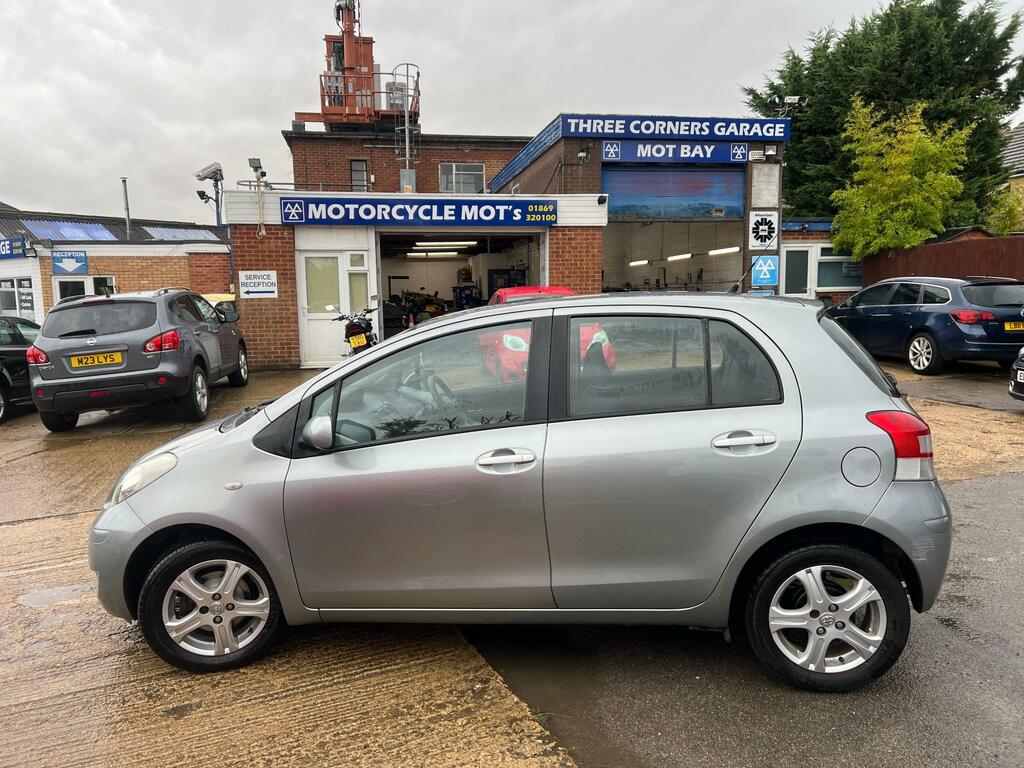 Toyota Yaris Tr Vvt-i Silver #4