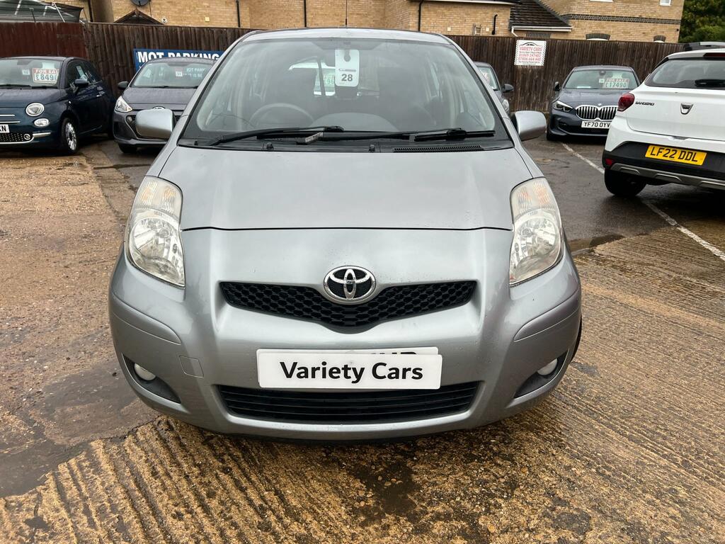 Toyota Yaris Tr Vvt-i Silver #2