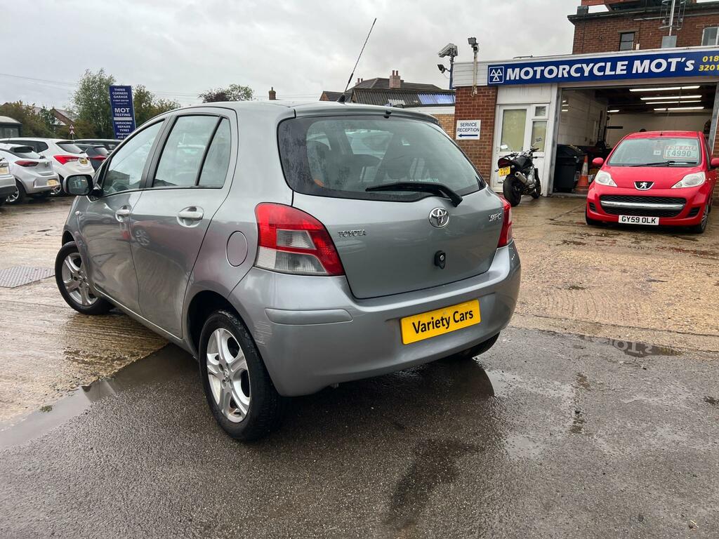 Toyota Yaris Tr Vvt-i Silver #5