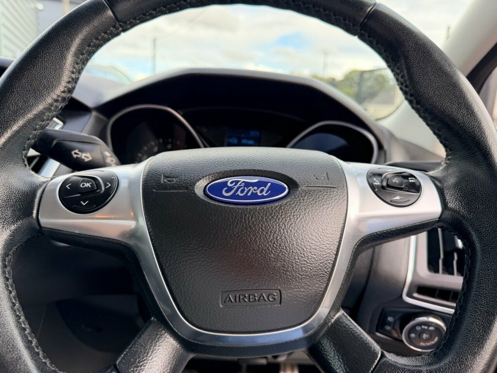 Ford Focus White #8