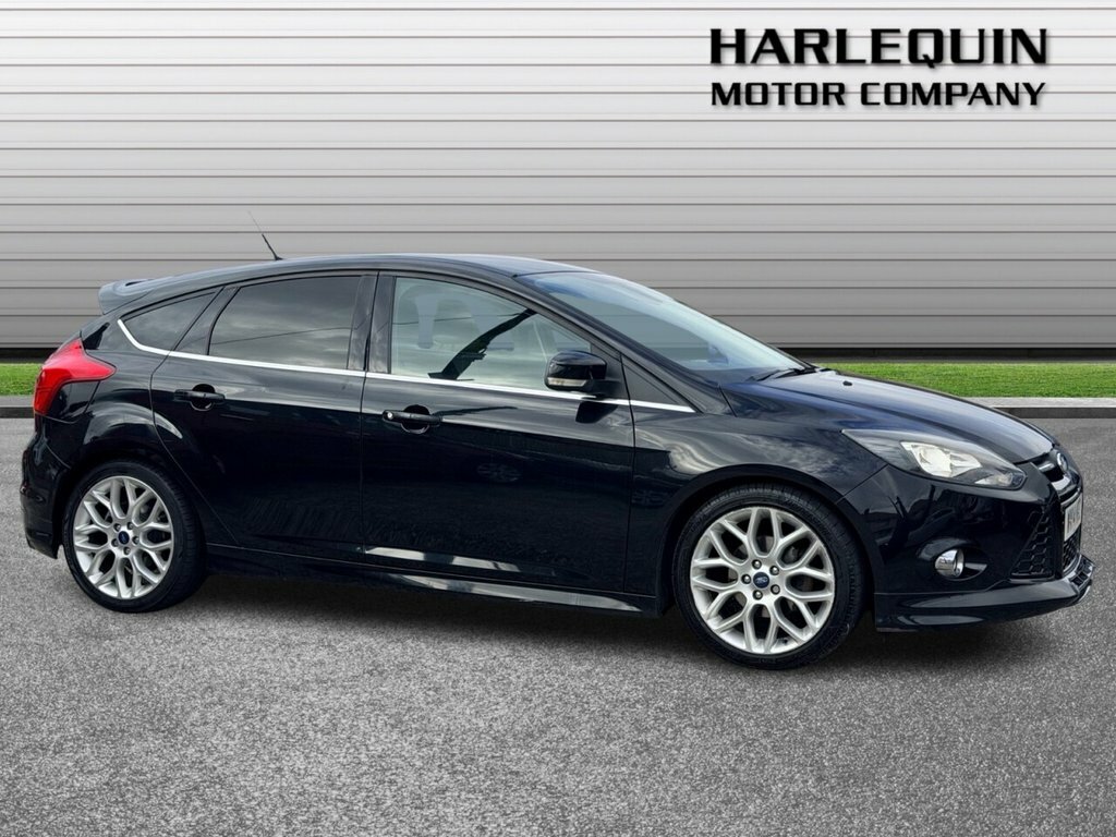 Ford Focus White #12