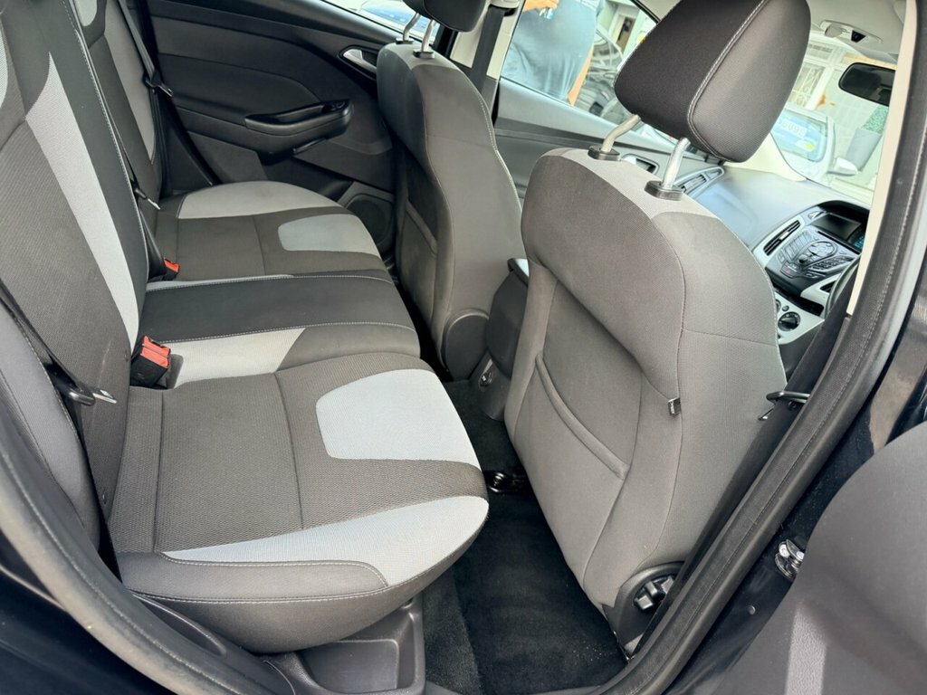Ford Focus White #10
