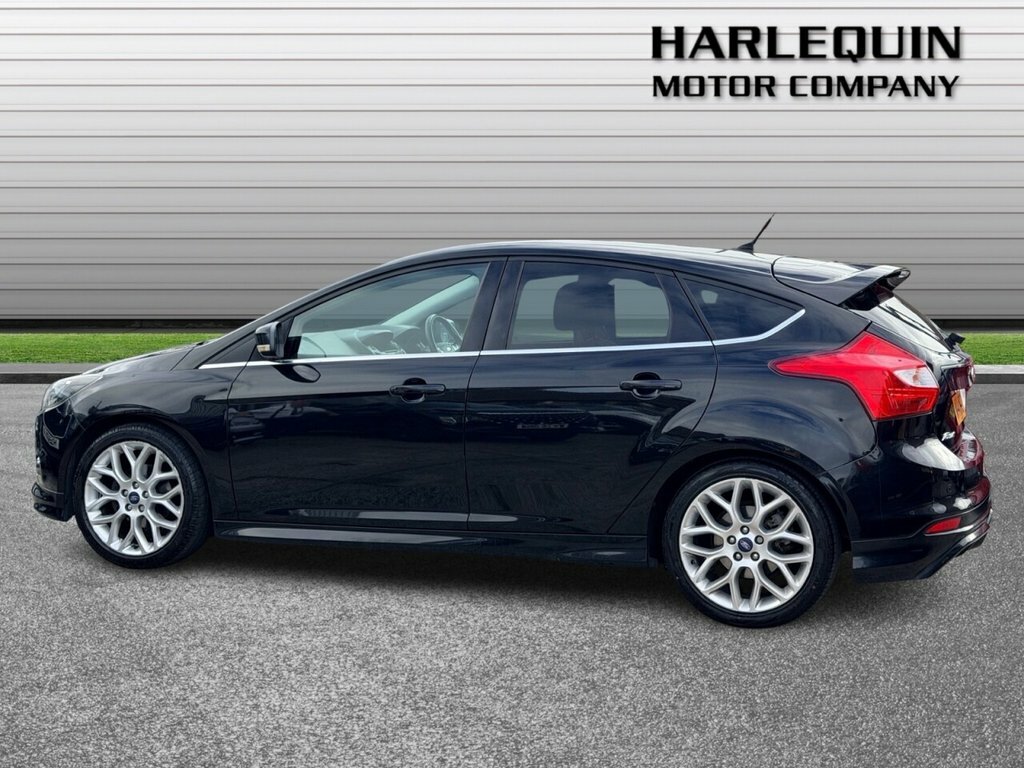 Ford Focus White #13