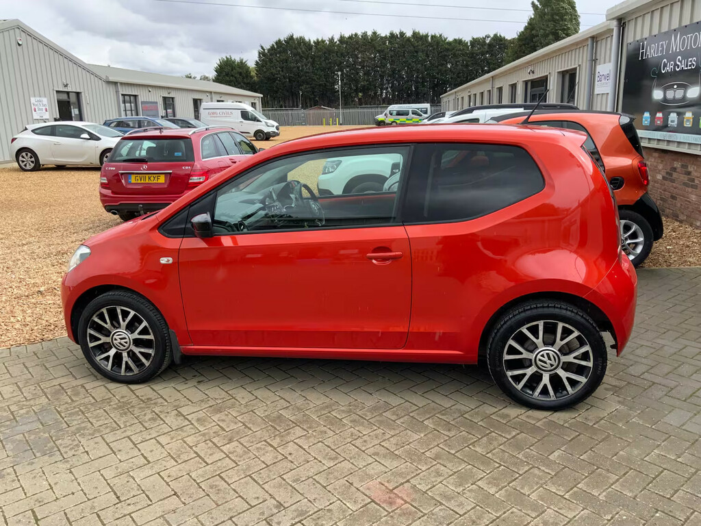 Volkswagen Up 1.0 Groove Up Hatchback Orange