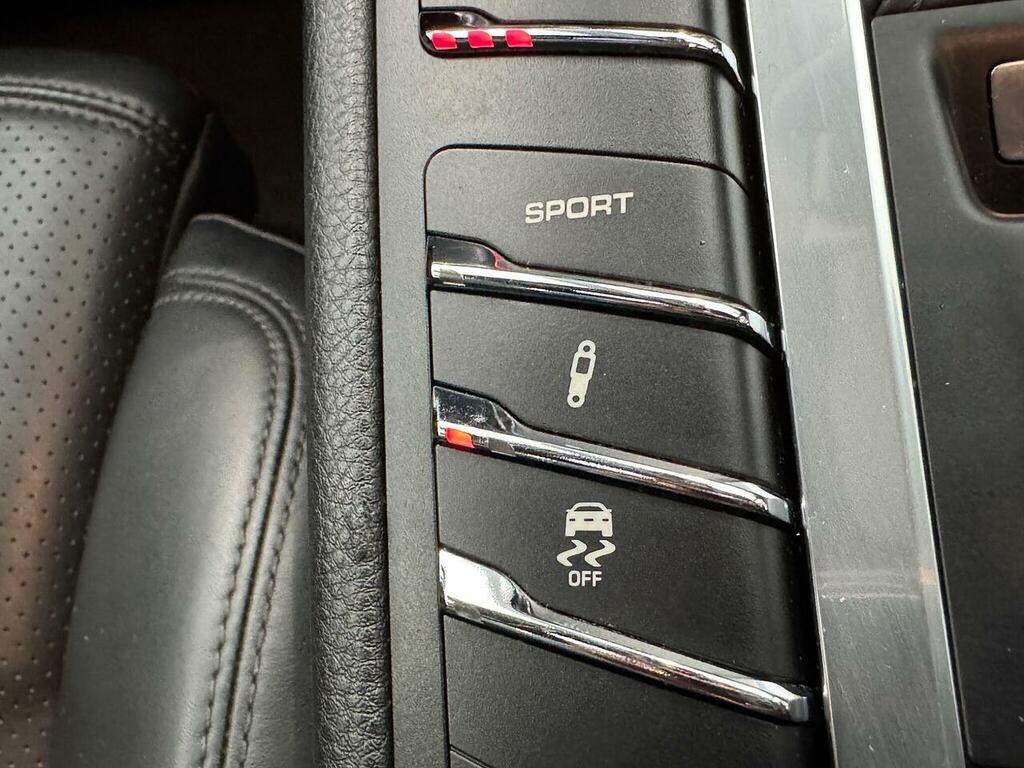 Porsche Macan #19