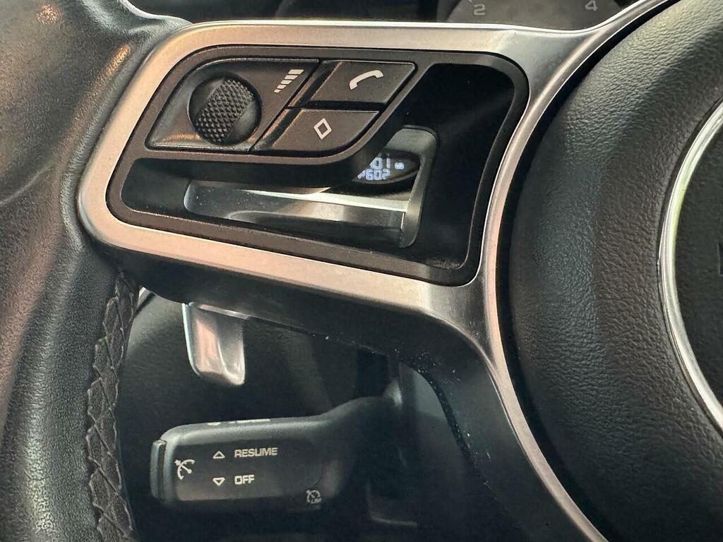 Porsche Macan #27