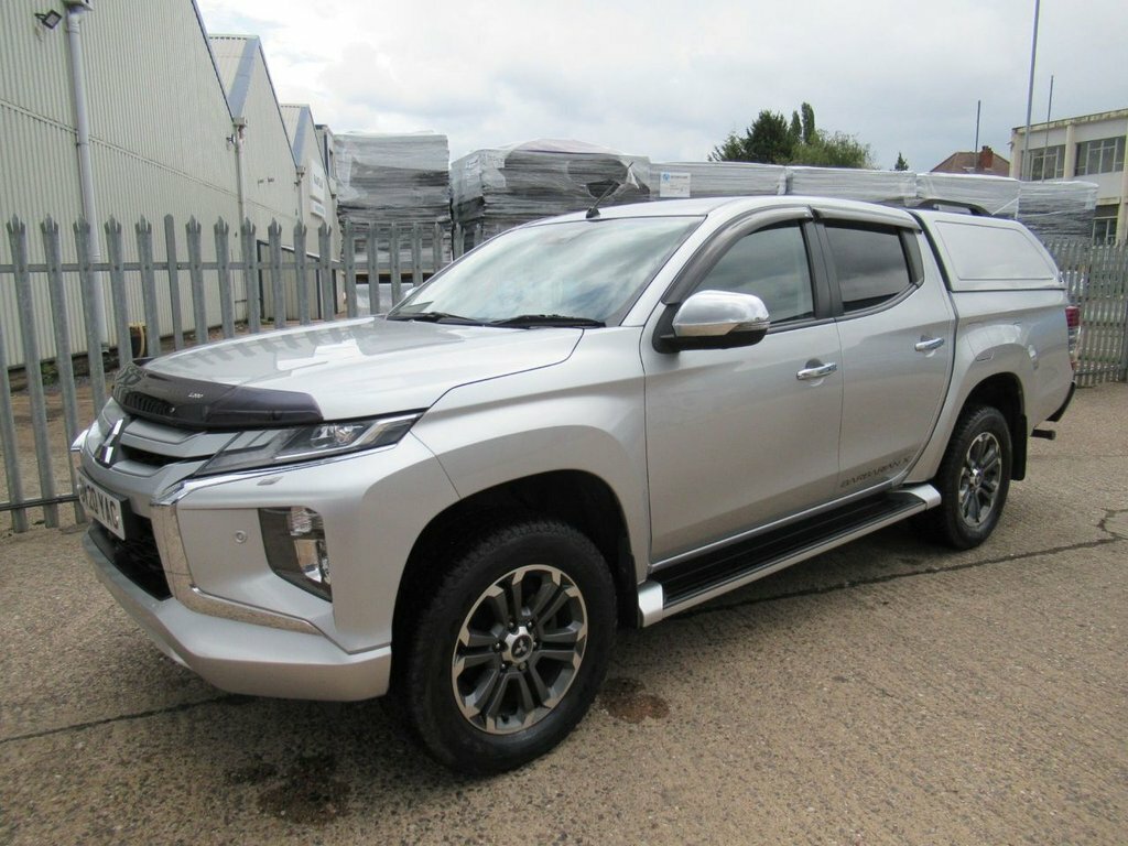Mitsubishi L200 2.2L Dc Barbarian X Silver