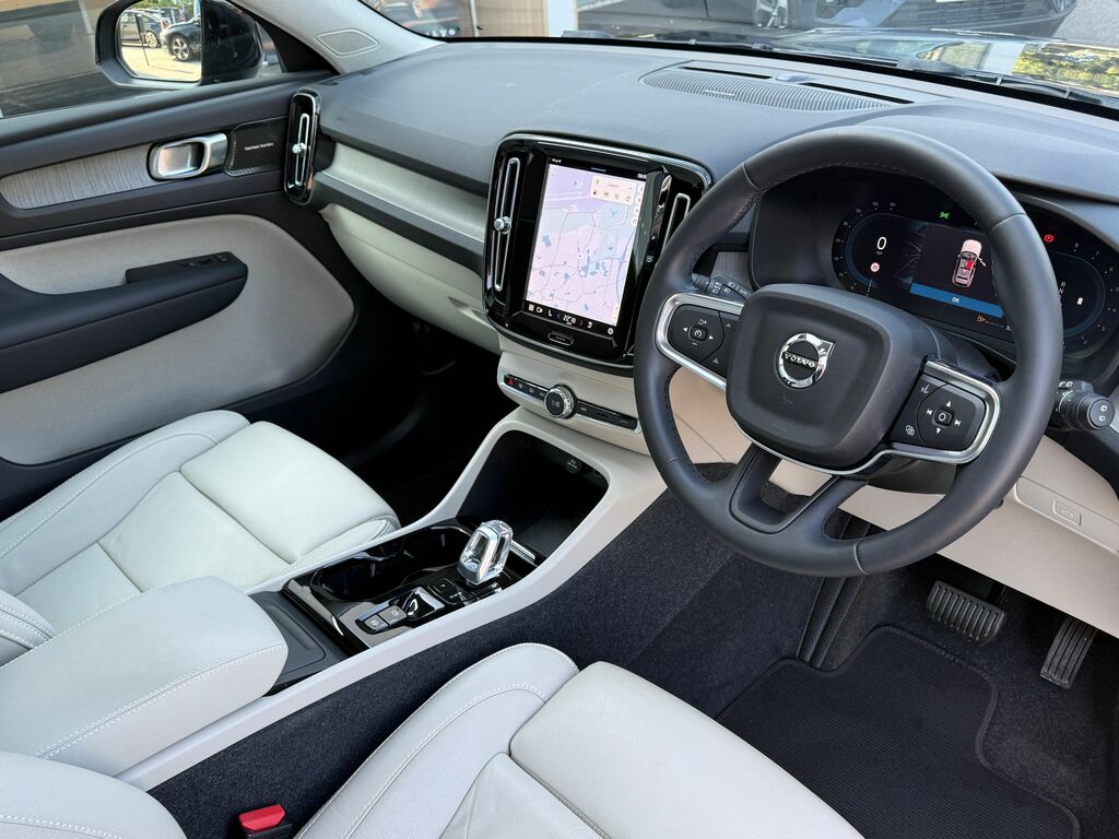 Volvo XC40 Ultimate Black #6