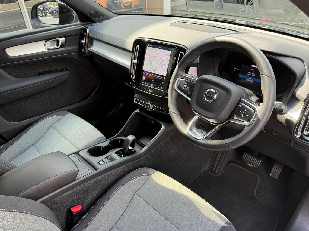 Volvo XC40 Core CF23WEO Black #5