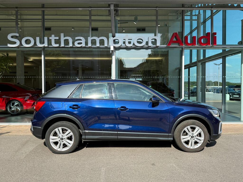 Audi Q2 Sport Blue #4