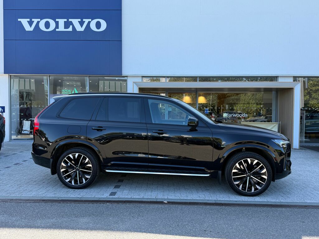 Volvo XC90 Ultra Black