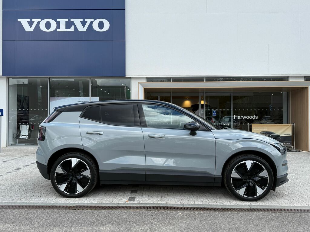 Volvo EX30 Ultra Black