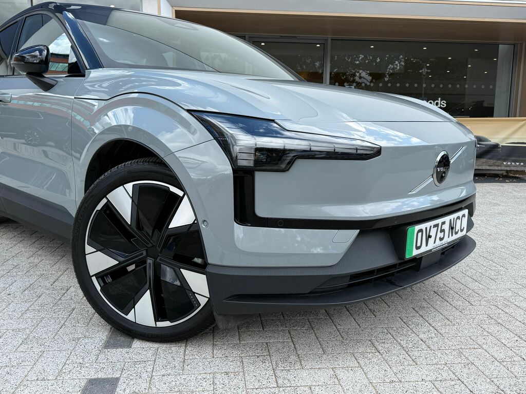 Volvo EX30 Ultra Black #6