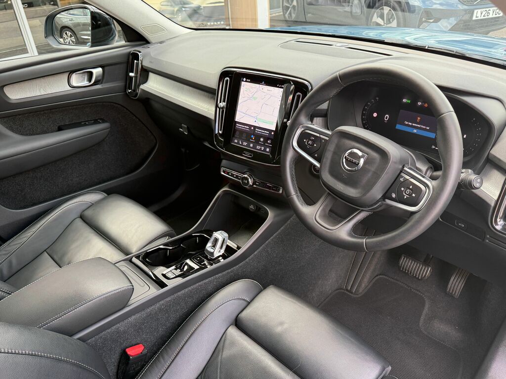 Volvo XC40 Plus Blue #5