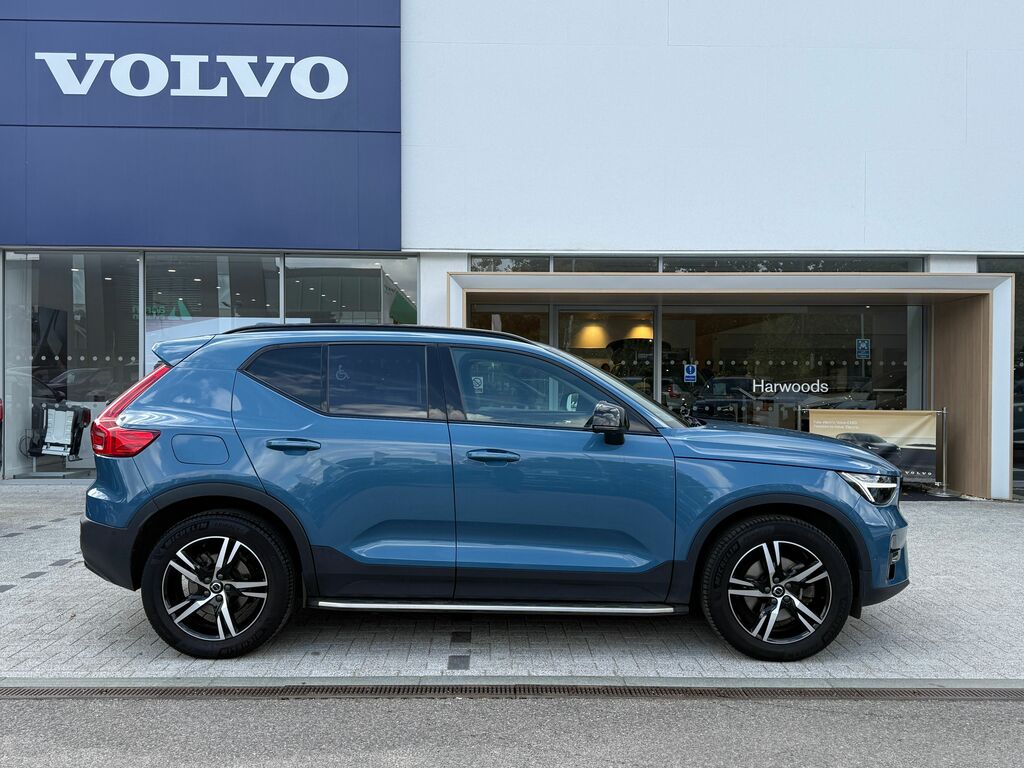Volvo XC40 Plus Blue