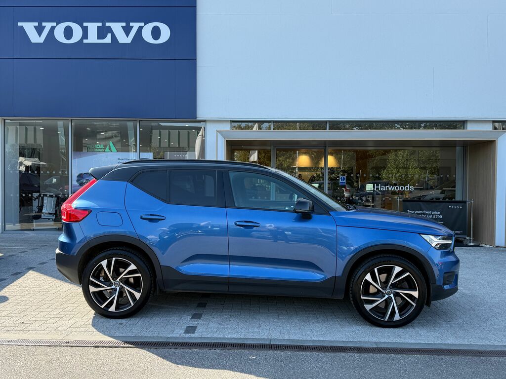 Volvo XC40 R Design Pro HG69LOD Blue