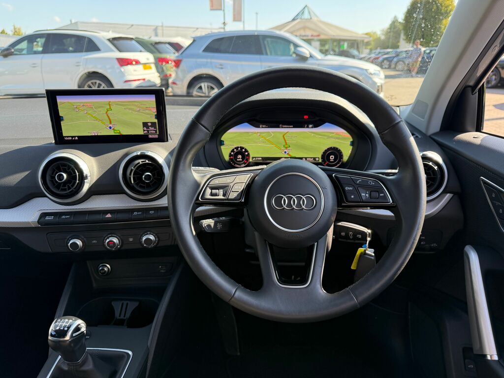 Audi Q2 Sport Black #6