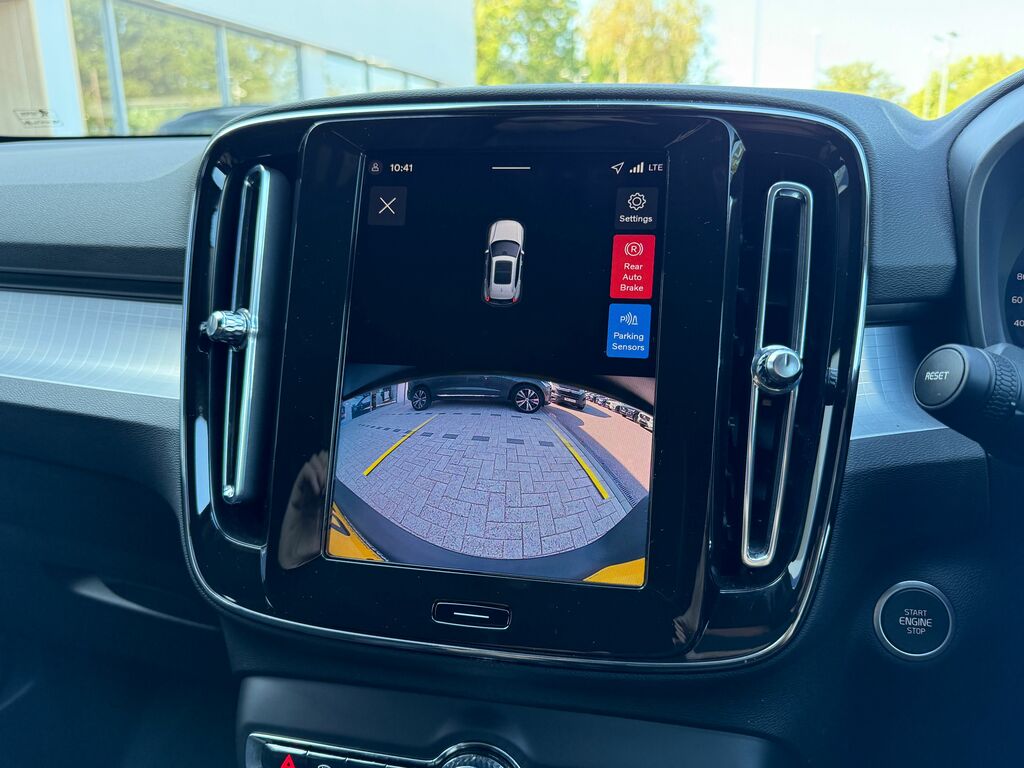 Volvo XC40 Plus Green #4