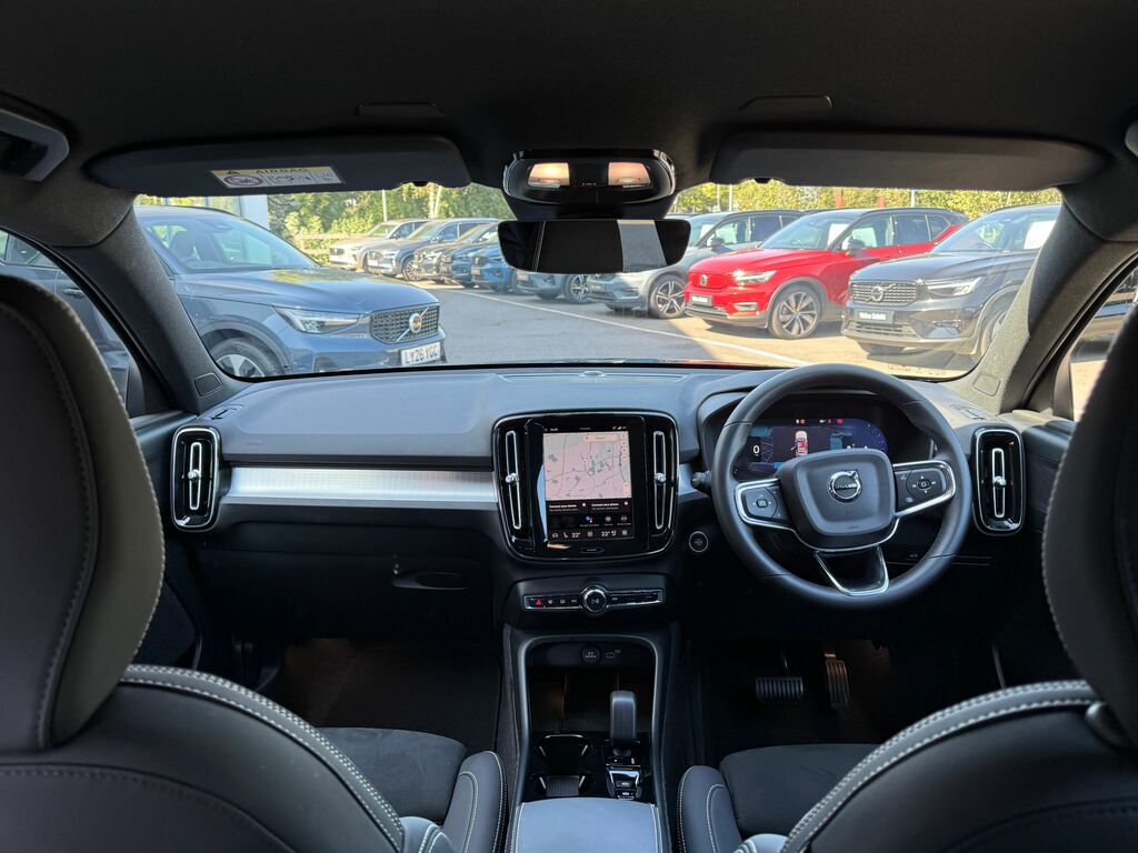 Volvo XC40 Plus Green #3