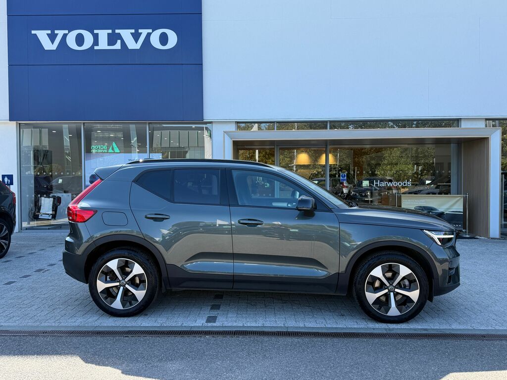 Volvo XC40 Plus Green #2