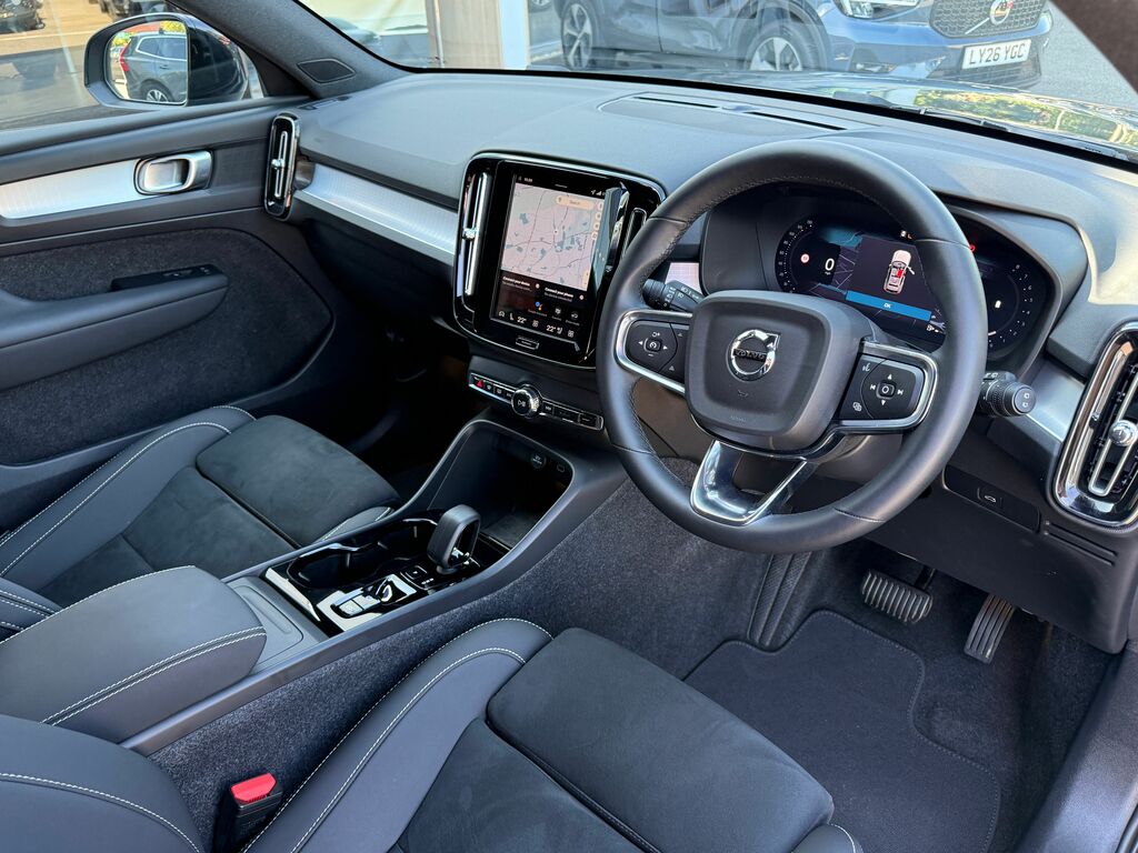 Volvo XC40 Plus Green #6