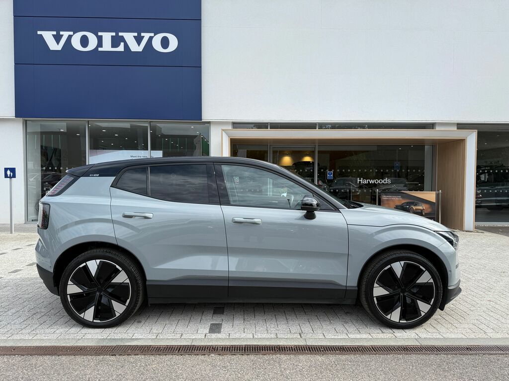 Volvo EX30 Ultra Black #2