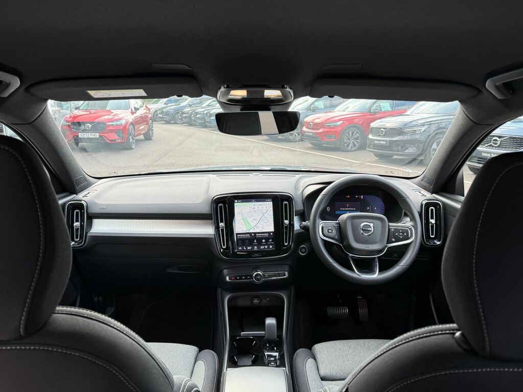 Volvo XC40 Plus Black #3