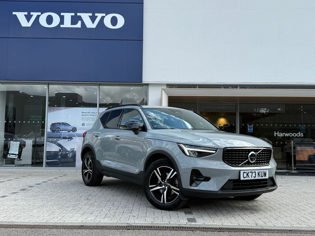 Volvo XC40 Plus Black