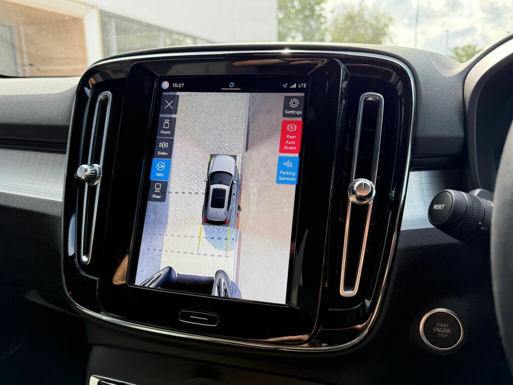 Volvo XC40 Plus Black #4