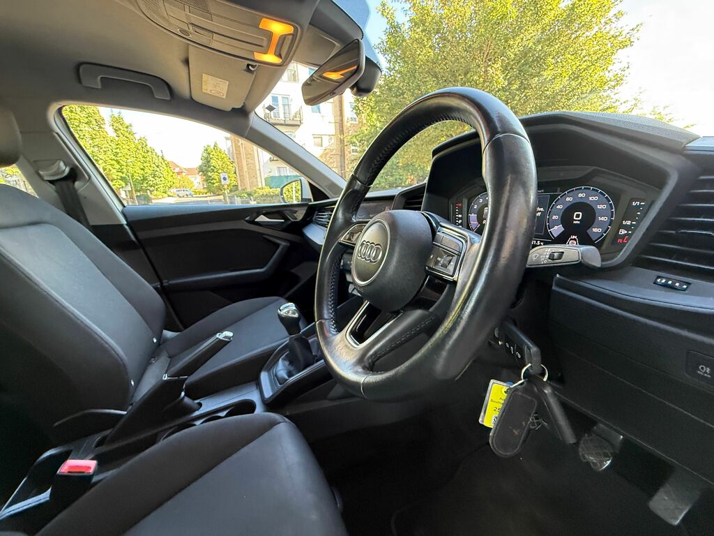 Audi A1 Technik Black #6