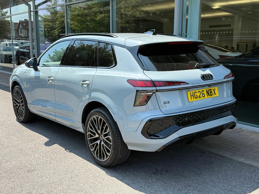 Audi Q3 Edition 1 Black #3