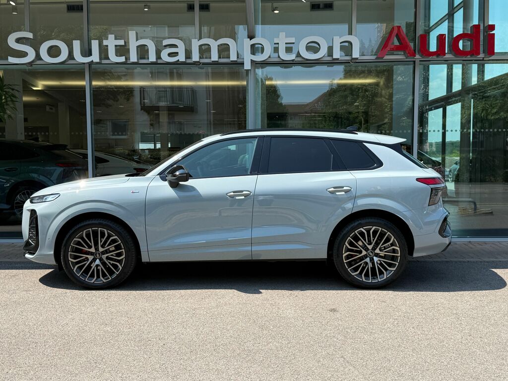Audi Q3 Launch Edition Black #40