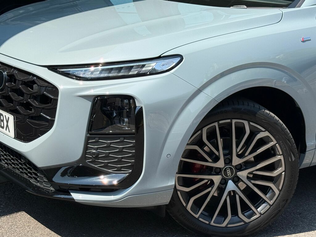 Audi Q3 Launch Edition Black #48