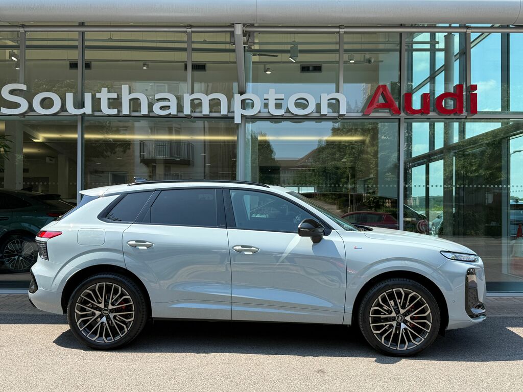 Audi Q3 Launch Edition Black #51