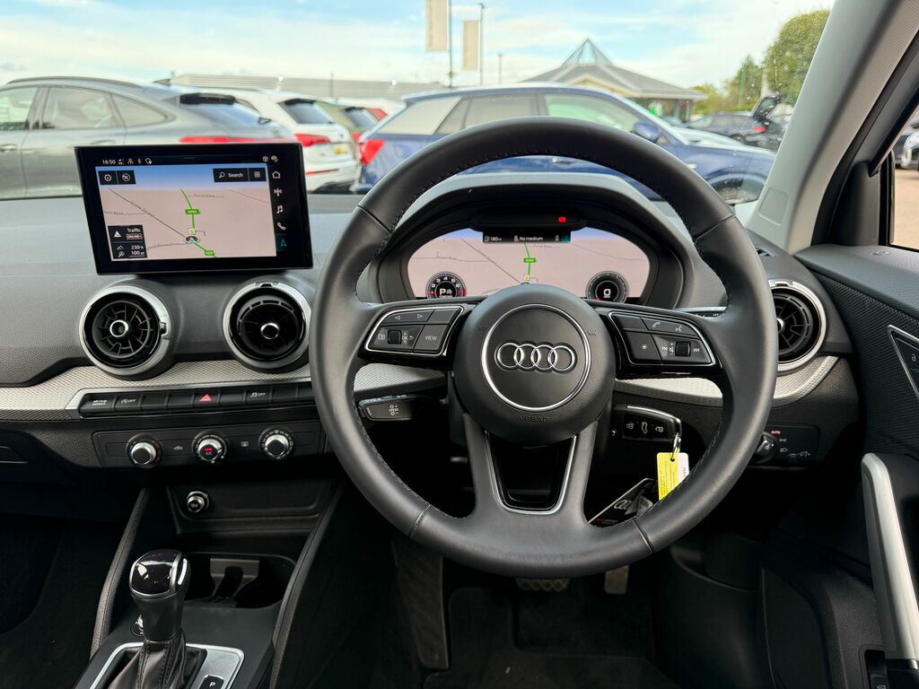 Audi Q2 Sport Black #5