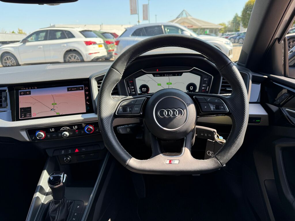 Audi A1 Black Edition Black #6