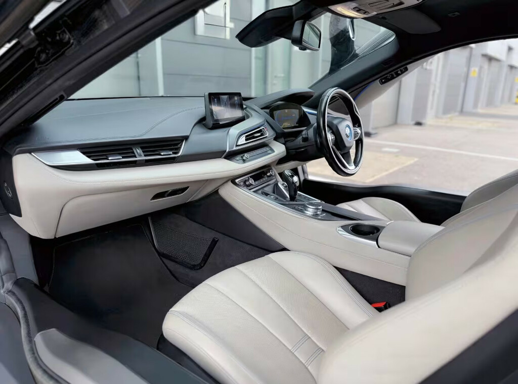 BMW i8 2dr Auto 2018 White #18