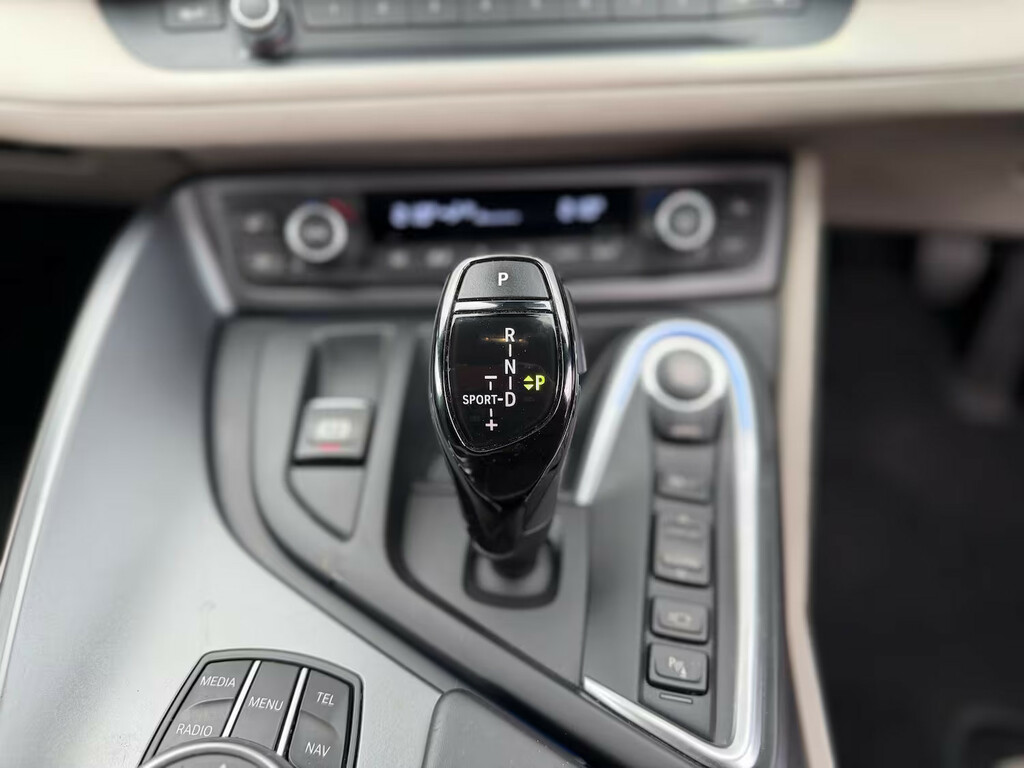 BMW i8 2dr Auto 2018 White #15