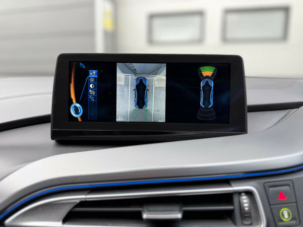 BMW i8 2dr Auto 2018 White #17