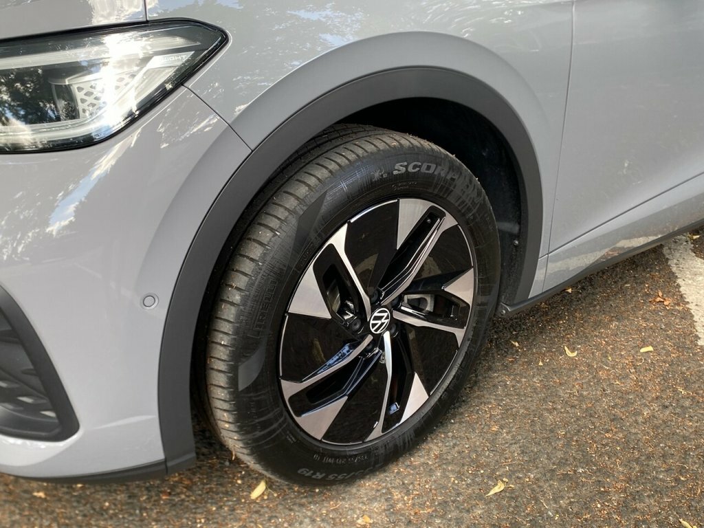 Volkswagen ID.5 Match Grey #3