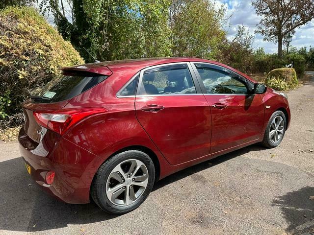 Hyundai I30 Se Automatic Red #6