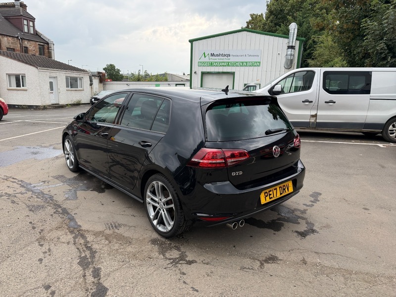 Volkswagen Golf Gtd Black #3