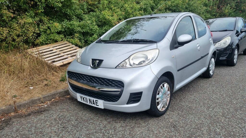 Peugeot 107 Hatchback 1.0 12V Urban 2011 Silver #3
