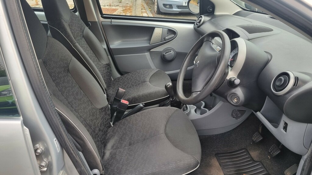 Peugeot 107 Hatchback 1.0 12V Urban 2011 Silver #5