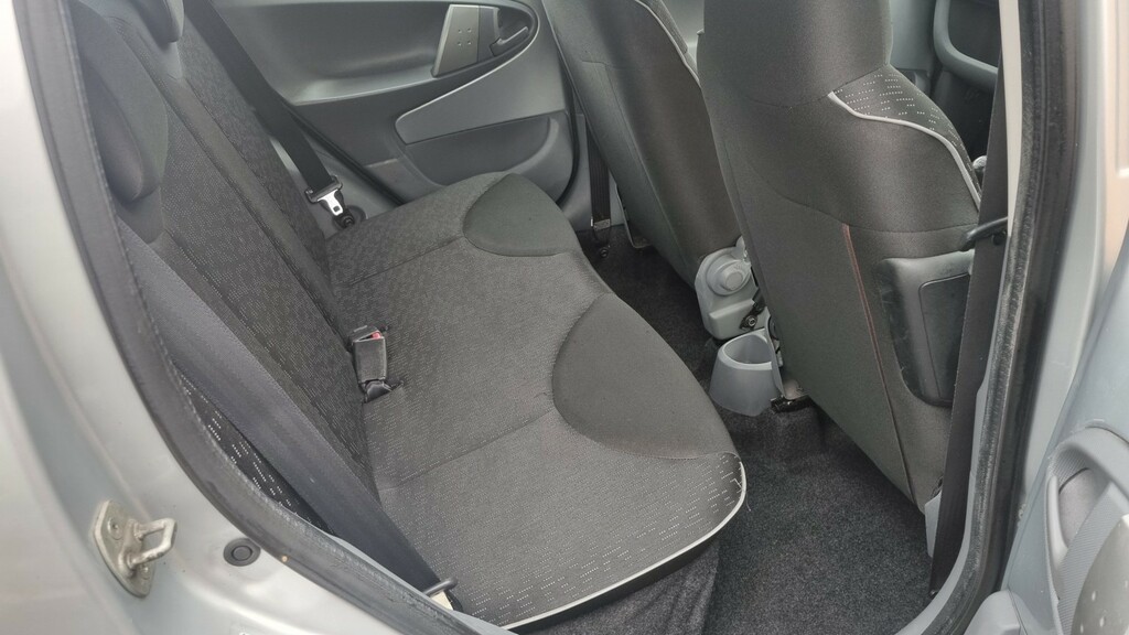 Peugeot 107 Hatchback 1.0 12V Urban 2011 Silver #6