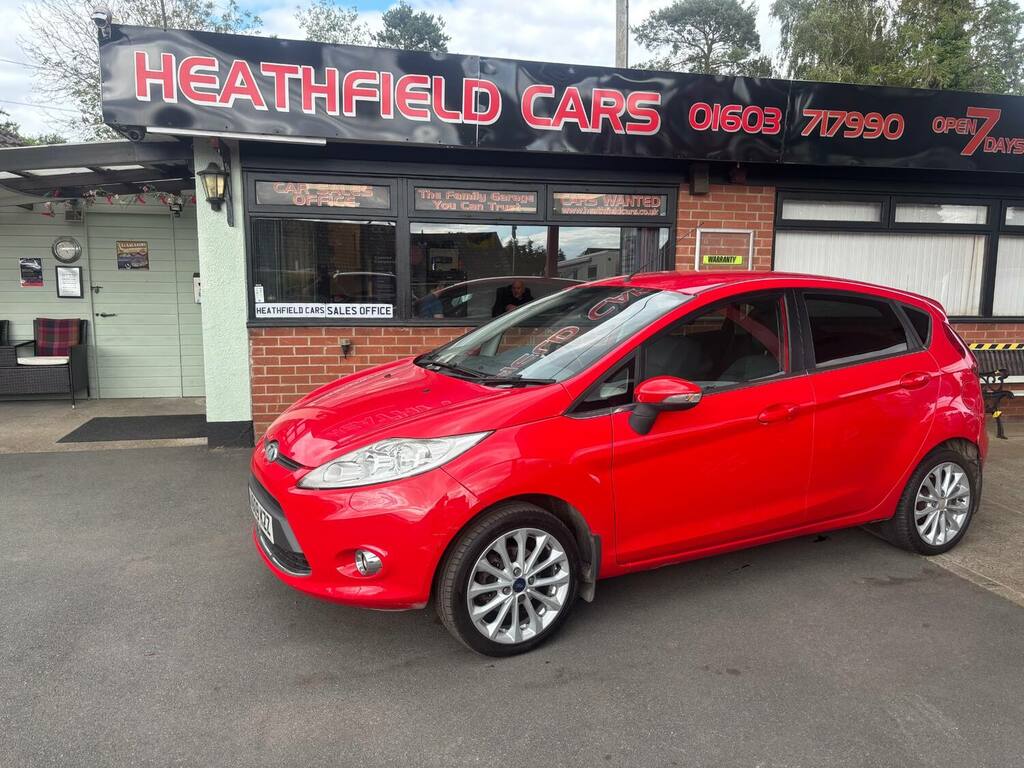 Ford Fiesta 1.6 Tdci Titanium AO09KZZ Red
