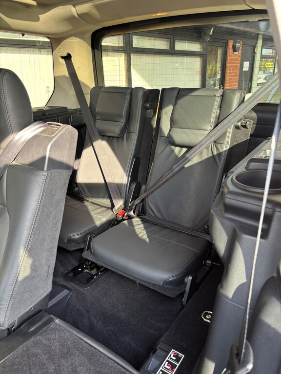 Land Rover Discovery Black #6