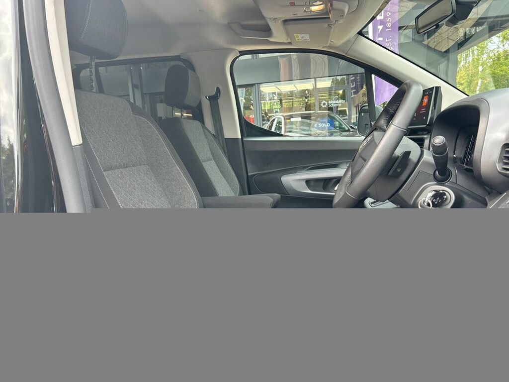 Vauxhall Combo-e Life 100Kw Ultimate 52Kwh Black #3