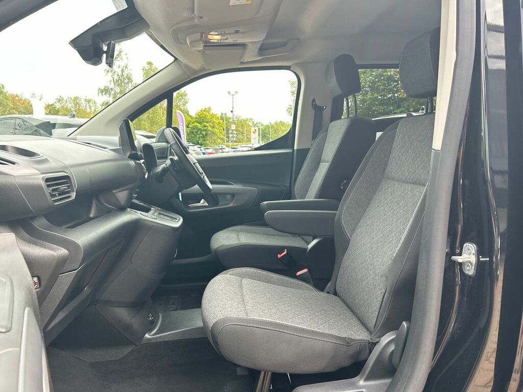 Vauxhall Combo-e Life 100Kw Ultimate 52Kwh Black #4