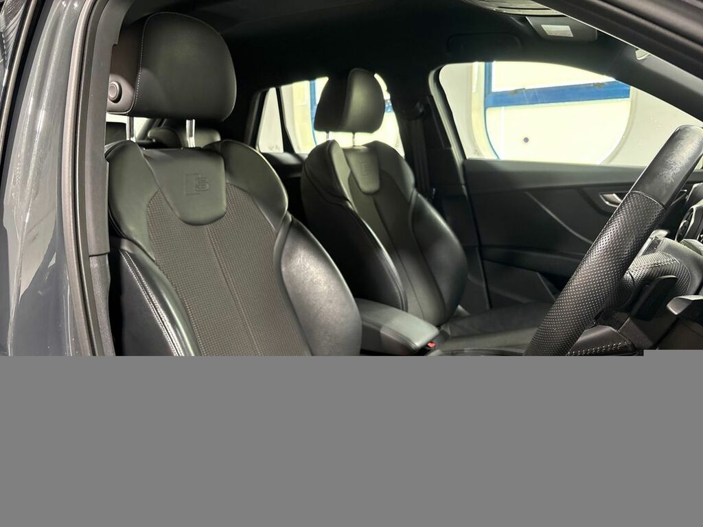 Audi Q2 Tdi Sport Black #3